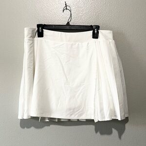 TRAJECTORY-NWT White Pleated Flowy Athletic Skirt with Under Shorts Size XL
